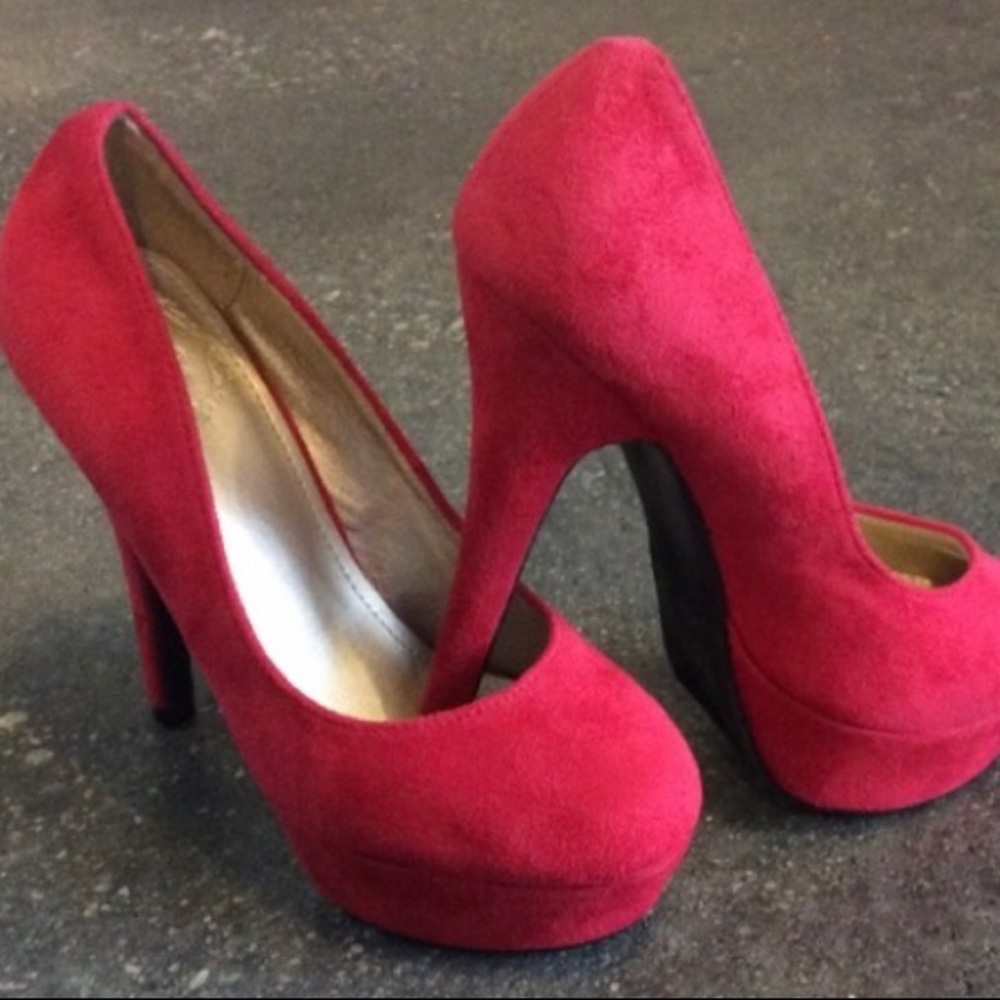 NWOT Ollio Red Suede Pumps - size 6 1/2